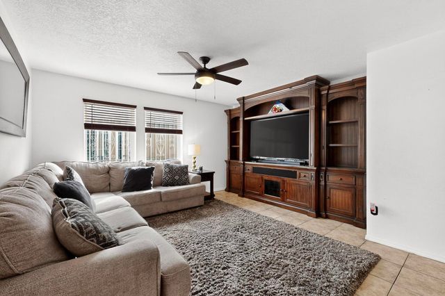 832 Mesa Viejo Street SW, Albuquerque, NM 87121