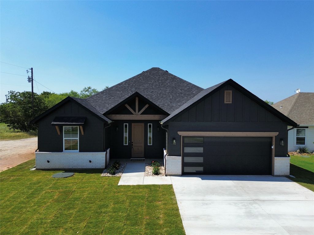 2412 Creek Drive, Granbury, TX 76048