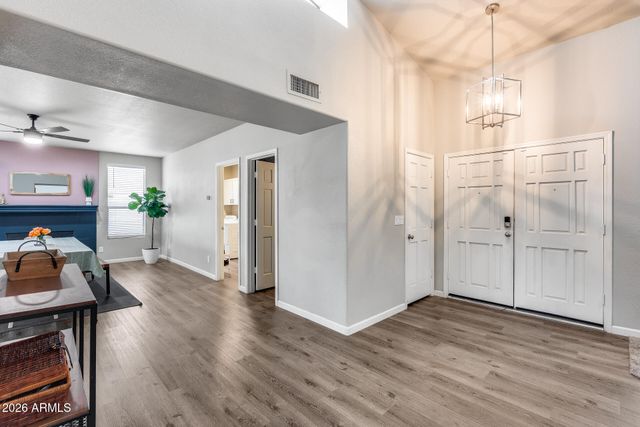 1042 W NEWPORT BEACH Drive, Gilbert, AZ 85233