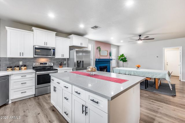 1042 W NEWPORT BEACH Drive, Gilbert, AZ 85233