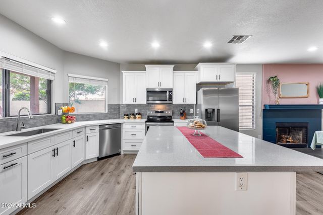 1042 W NEWPORT BEACH Drive, Gilbert, AZ 85233