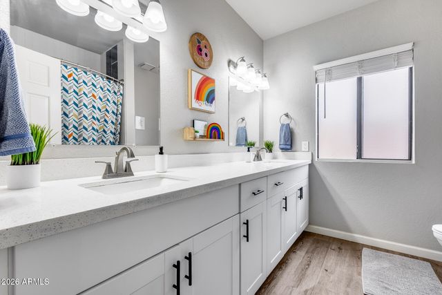 1042 W NEWPORT BEACH Drive, Gilbert, AZ 85233