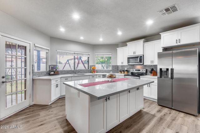 1042 W NEWPORT BEACH Drive, Gilbert, AZ 85233