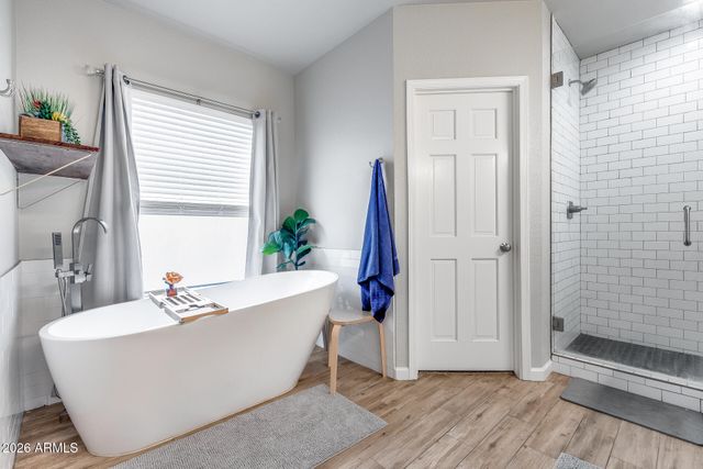 1042 W NEWPORT BEACH Drive, Gilbert, AZ 85233