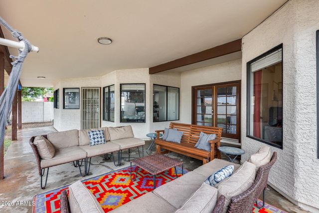 1042 W NEWPORT BEACH Drive, Gilbert, AZ 85233