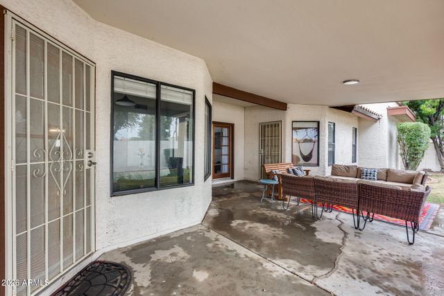 1042 W NEWPORT BEACH Drive, Gilbert, AZ 85233