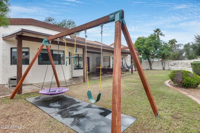 1042 W NEWPORT BEACH Drive, Gilbert, AZ 85233