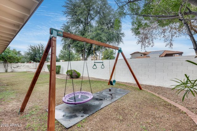 1042 W NEWPORT BEACH Drive, Gilbert, AZ 85233