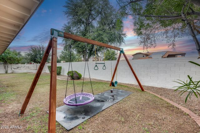 1042 W NEWPORT BEACH Drive, Gilbert, AZ 85233