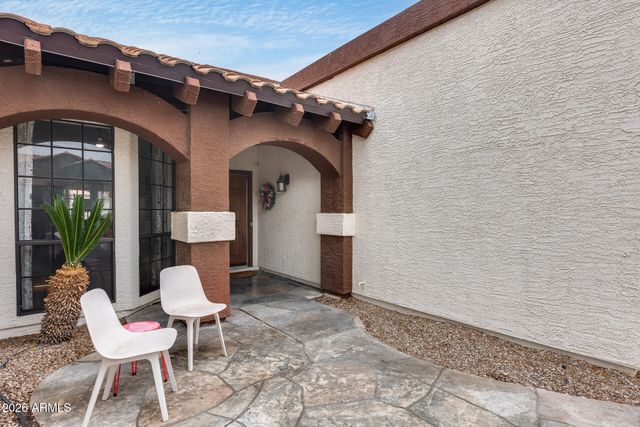 1042 W NEWPORT BEACH Drive, Gilbert, AZ 85233