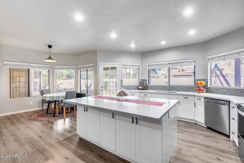 1042 W NEWPORT BEACH Drive, Gilbert, AZ 85233