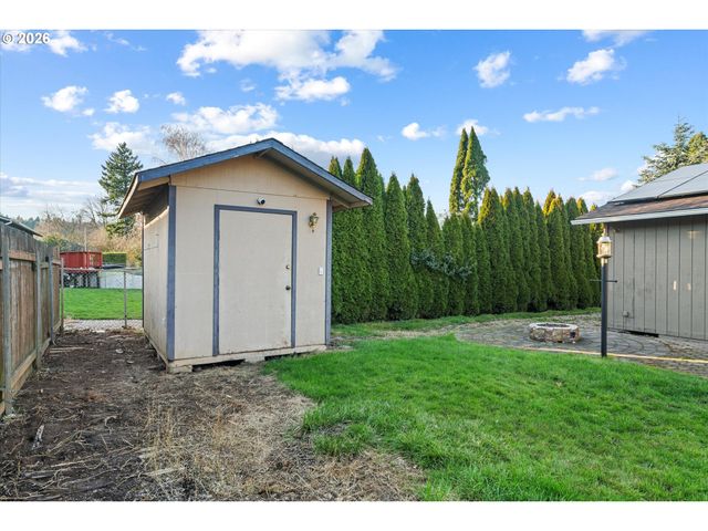 955 Se HOGAN Rd, Gresham, OR 97080