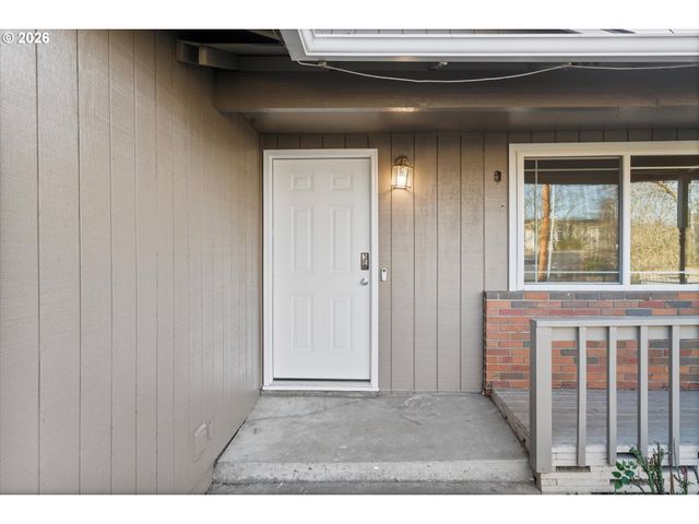 955 Se HOGAN Rd, Gresham, OR 97080