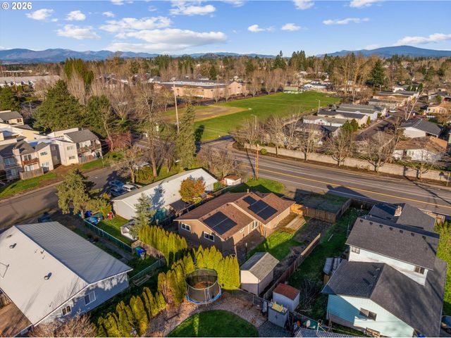 955 Se HOGAN Rd, Gresham, OR 97080