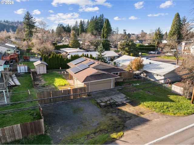 955 Se HOGAN Rd, Gresham, OR 97080