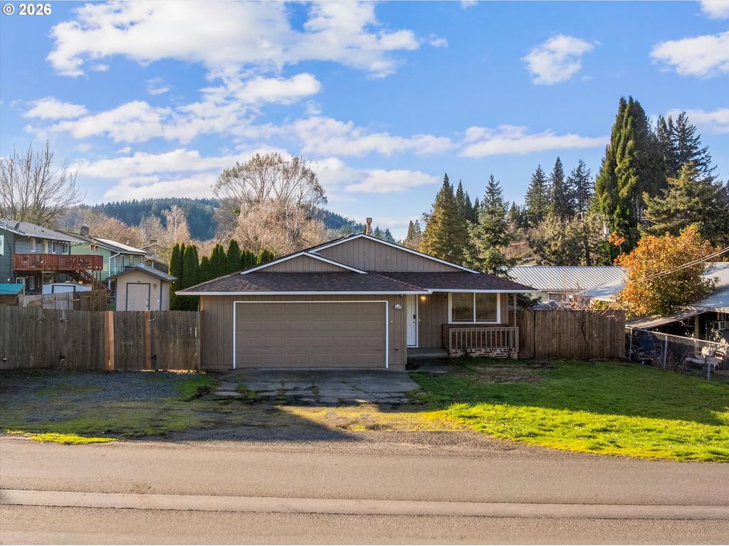 955 Se HOGAN Rd, Gresham, OR 97080