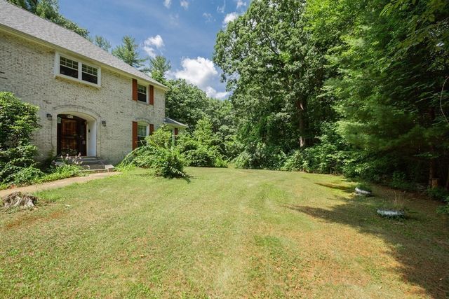 217 Grove St, Paxton, MA 01612
