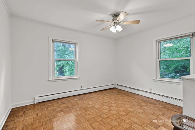 19 S Hawthorne Boulevard, Mundelein, IL 60060