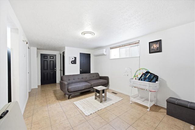 65 E PIONEER AVE, Sandy, UT 84070