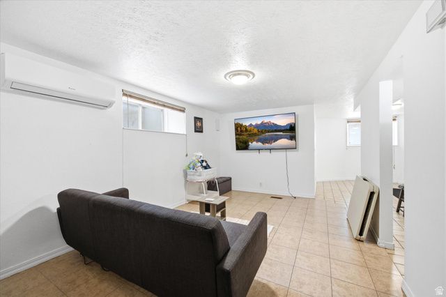 65 E PIONEER AVE, Sandy, UT 84070