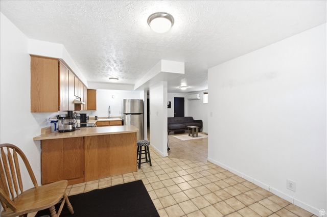 65 E PIONEER AVE, Sandy, UT 84070