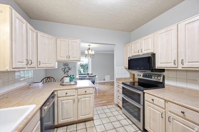 65 E PIONEER AVE, Sandy, UT 84070