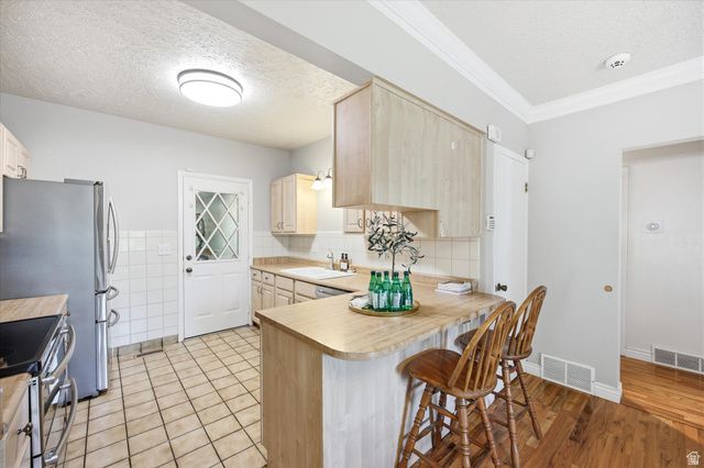 65 E PIONEER AVE, Sandy, UT 84070