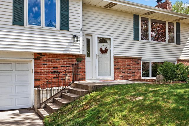11213 River Hills Drive, Burnsville, MN 55337