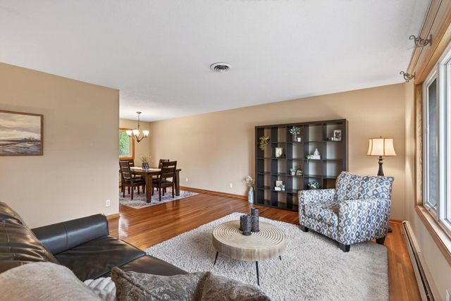 11213 River Hills Drive, Burnsville, MN 55337