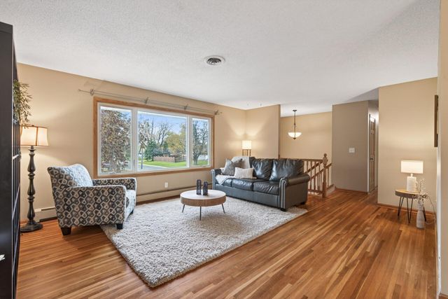 11213 River Hills Drive, Burnsville, MN 55337