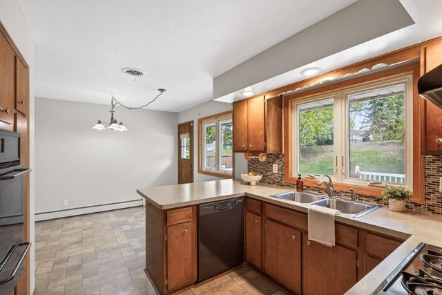 11213 River Hills Drive, Burnsville, MN 55337