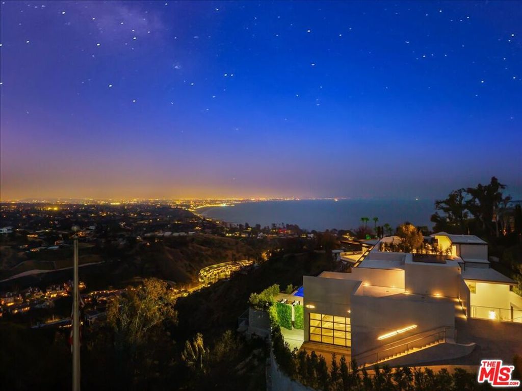 Image 32 of property listing at 766 Paseo Miramar, Pacific Palisades, CA 90272