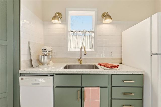 1523 W 39th Avenue, Kansas City, KS 66103