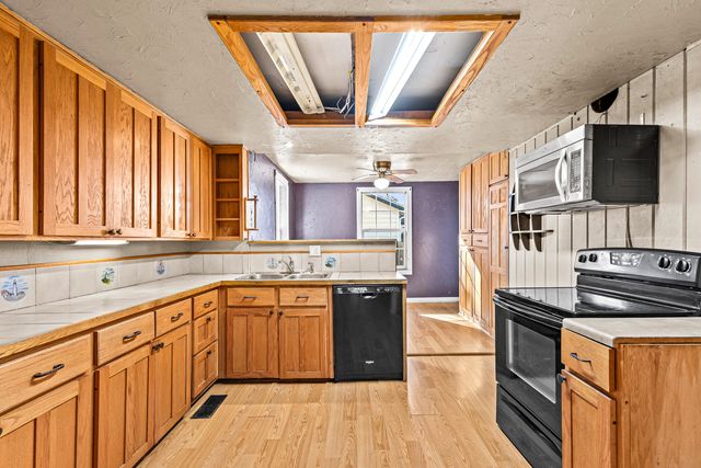 620 S Royal Avenue, Eagle Point, OR 97524