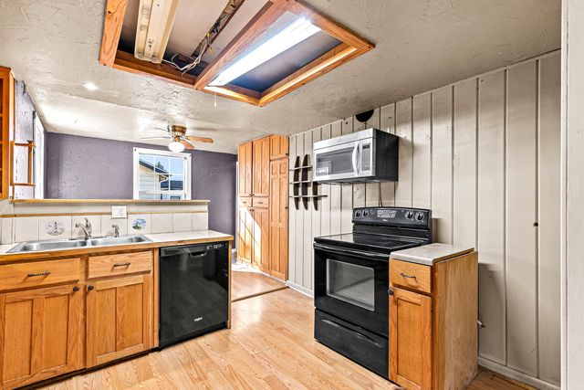 620 S Royal Avenue, Eagle Point, OR 97524