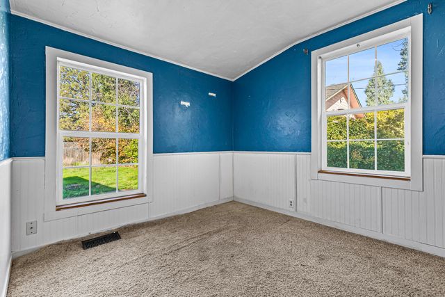 620 S Royal Avenue, Eagle Point, OR 97524