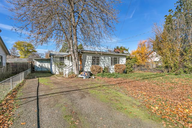 620 S Royal Avenue, Eagle Point, OR 97524