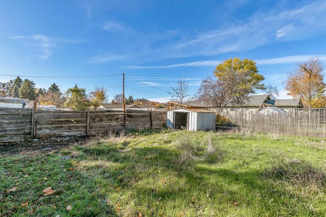 620 S Royal Avenue, Eagle Point, OR 97524