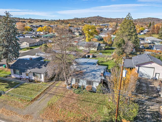 620 S Royal Avenue, Eagle Point, OR 97524