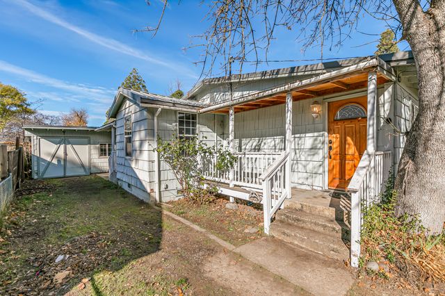 620 S Royal Avenue, Eagle Point, OR 97524