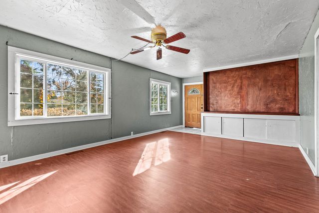 620 S Royal Avenue, Eagle Point, OR 97524