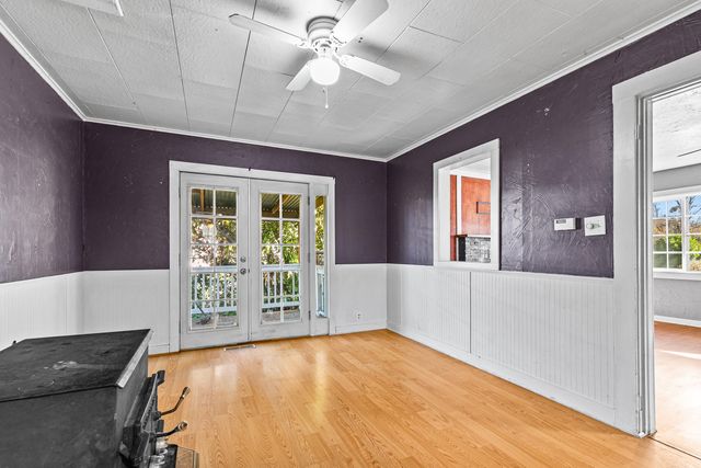 620 S Royal Avenue, Eagle Point, OR 97524