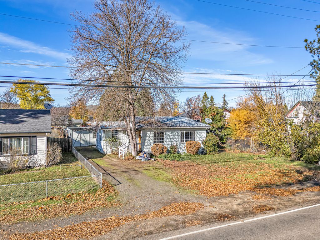 620 S Royal Avenue, Eagle Point, OR 97524