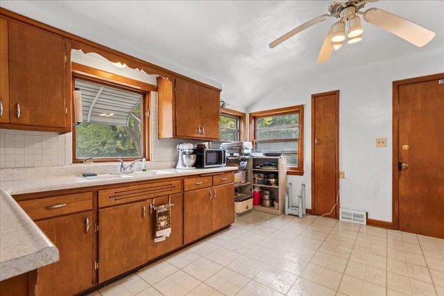 1405 W Custer AVENUE, Milwaukee, WI 53209