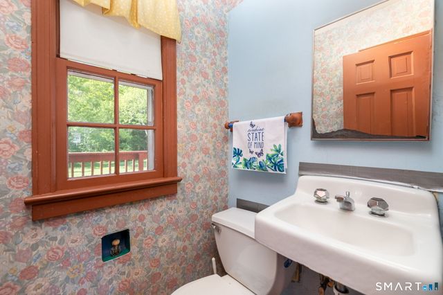 84 Norwich Avenue, Colchester, CT 06415