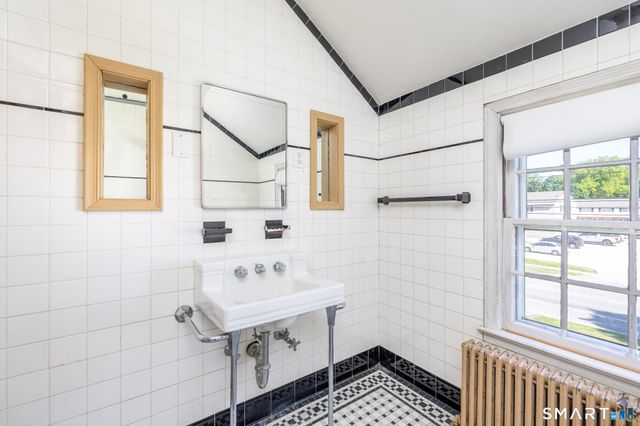 84 Norwich Avenue, Colchester, CT 06415