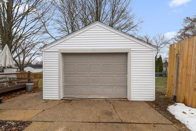 625 Madison AVENUE, West Bend, WI 53095