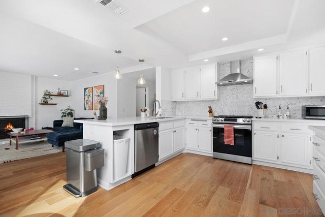 6429 La Vanco Ct, Carlsbad, CA 92009