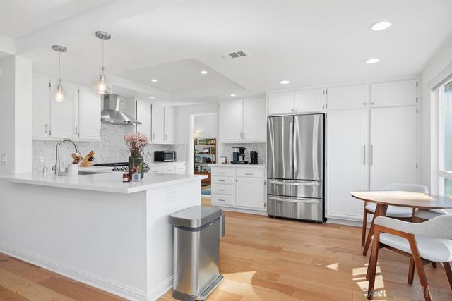 6429 La Vanco Ct, Carlsbad, CA 92009