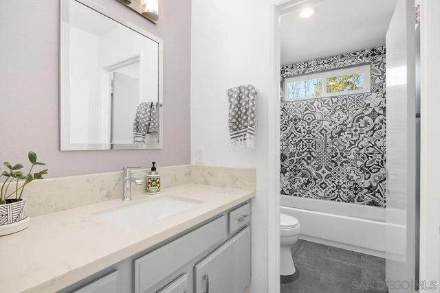 6429 La Vanco Ct, Carlsbad, CA 92009